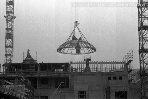 Transport und Baustelle Glaskuppel Rathaus Mühlacker